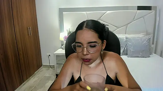 Snapshot of alana_martiins chatting on 06-26-26, 11:42 alana martiins online show from 06-26-26, 11:42