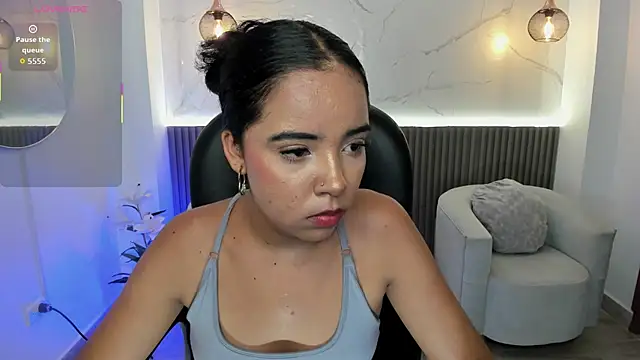 Snapshot of alana_martiins chatting on 07-08-26, 07:07 alana martiins online show from 07-08-26, 07:07