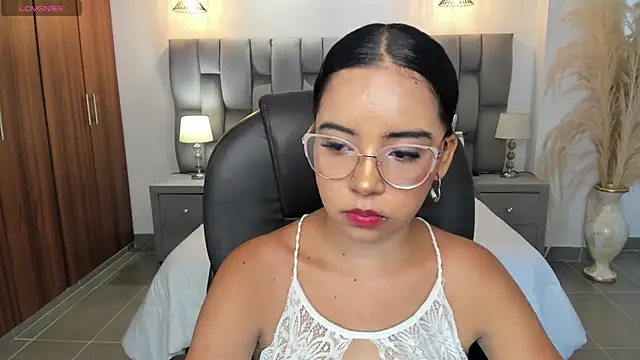 Snapshot of alana_martiins chatting on 07-09-26, 06:56 alana martiins online show from 07-09-26, 06:56