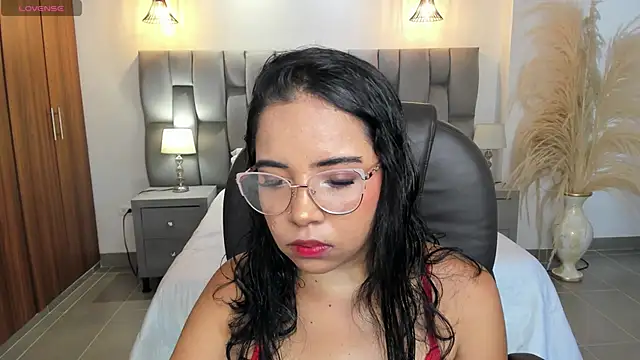 Snapshot of alana_martiins chatting on 07-12-26, 01:35 alana martiins online show from 07-12-26, 01:35
