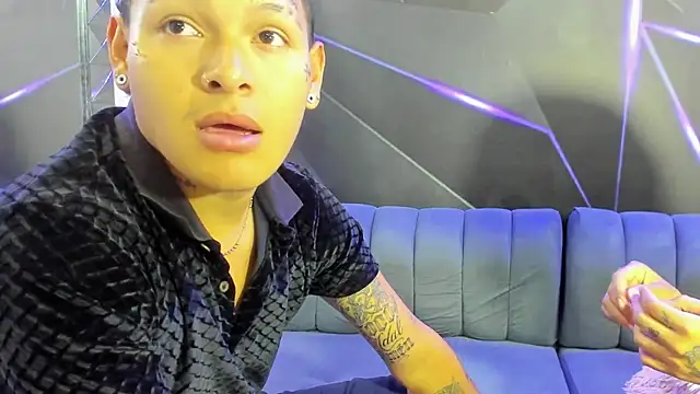 Snapshot of Plays_cloe_sex chatting on 01-12-26, 04:12 Plays cloe sex online show from 01-12-26, 04:12