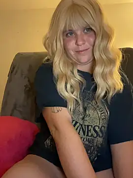 Snapshot of WattledFourth chatting on 12-14-25, 01:00 WattledFourth online show from 12-14-25, 01:00