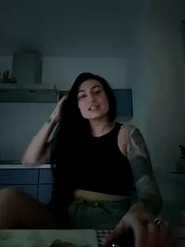 Snapshot of Ruby_yy chatting on 12-13-25, 07:53 Ruby yy online show from 12-13-25, 07:53