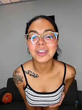 Snapshot of __VioletaHeaven__ chatting on 12-18-25, 12:00 VioletaHeaven online show from 12-18-25, 12:00