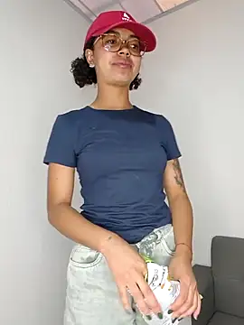 Snapshot of __VioletaHeaven__ chatting on 02-14-26, 10:06 VioletaHeaven online show from 02-14-26, 10:06