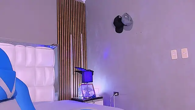 Snapshot of xCharlotte_20 chatting on 12-03-25, 01:53 xCharlotte 20 online show from 12-03-25, 01:53