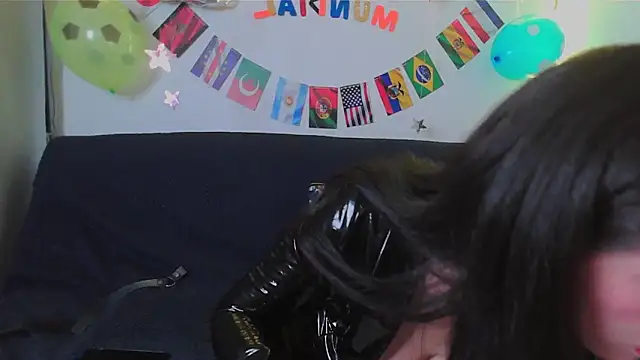 Snapshot of Erzsi-Moon chatting on 06-17-26, 03:13 Erzsi-Moon online show from 06-17-26, 03:13