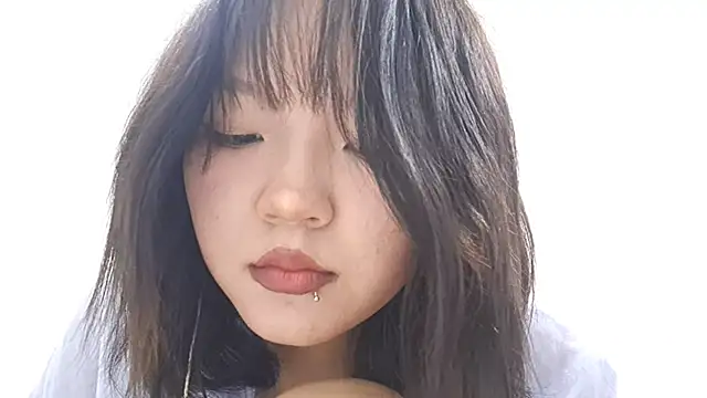 Snapshot of MeowMiaMeow chatting on 12-04-25, 05:10 MeowMiaMeow online show from 12-04-25, 05:10