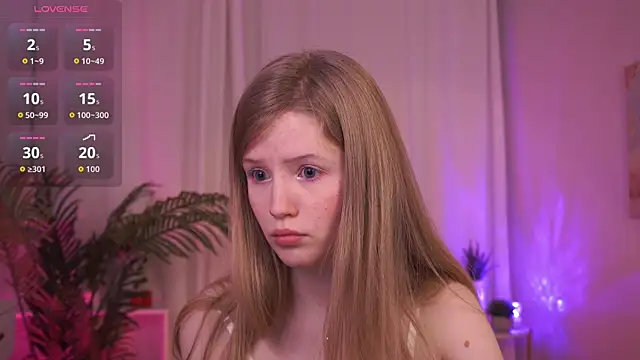 Snapshot of LilianHoward chatting on 12-14-25, 12:21 LilianHoward online show from 12-14-25, 12:21