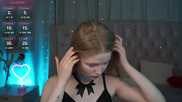 Snapshot of LilianHoward chatting on 02-01-26, 12:15 LilianHoward online show from 02-01-26, 12:15