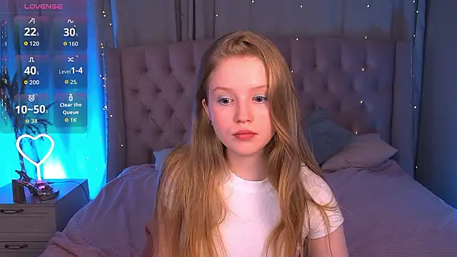 Snapshot of LilianHoward chatting on 03-19-26, 12:31 LilianHoward online show from 03-19-26, 12:31