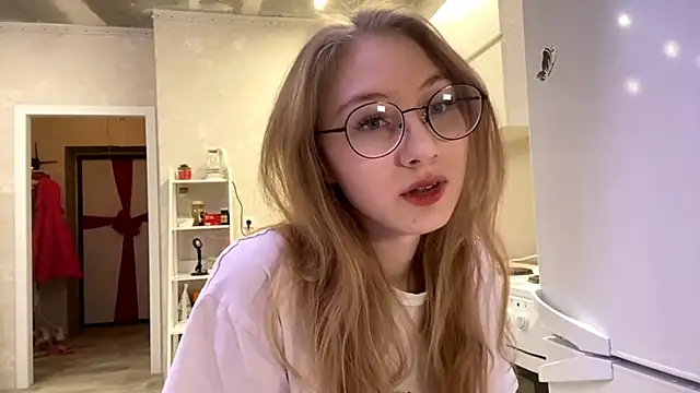 Snapshot of MargyDejong chatting on 12-14-25, 05:51 MargyDejong online show from 12-14-25, 05:51