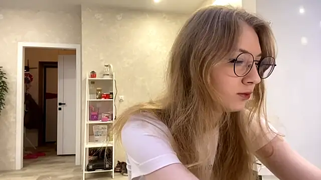 Snapshot of MargyDejong chatting on 12-16-25, 02:11 MargyDejong online show from 12-16-25, 02:11