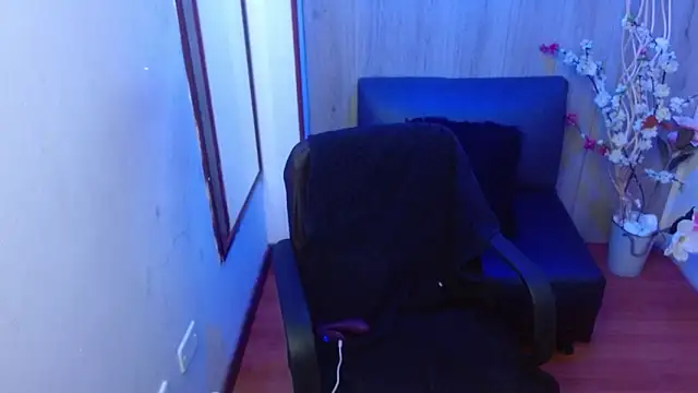 Angelica Aragon online show from 12-20-25, 06:04