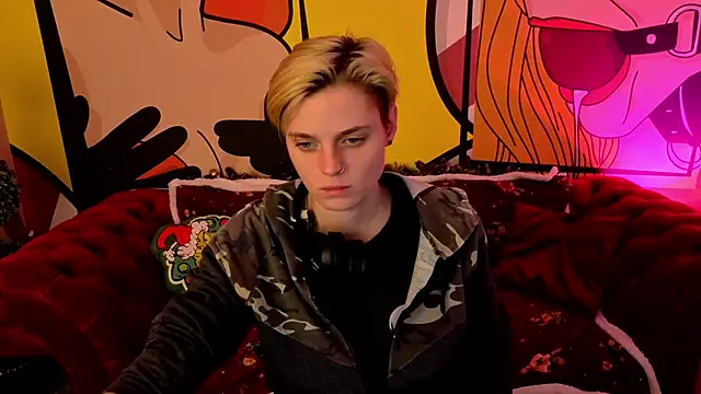 RoxyFlamee online show from 12-15-25, 01:37