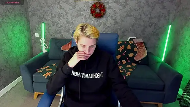 RoxyFlamee online show from 12-16-25, 01:49