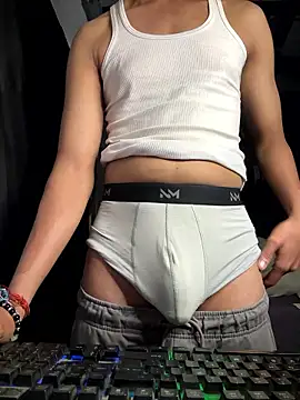 Snapshot of fitboy_xxx chatting on 01-08-26, 12:13 fitboy xxx online show from 01-08-26, 12:13