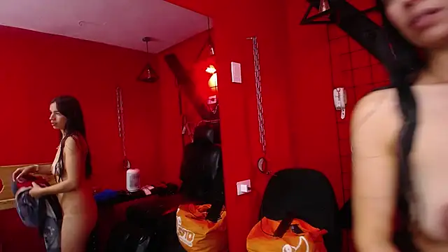 Snapshot of painwithoutpity chatting on 12-04-25, 12:14 painwithoutpity online show from 12-04-25, 12:14