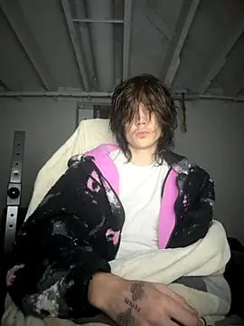 Snapshot of DkAuxier1 chatting on 12-02-25, 11:23 DkAuxier1 online show from 12-02-25, 11:23