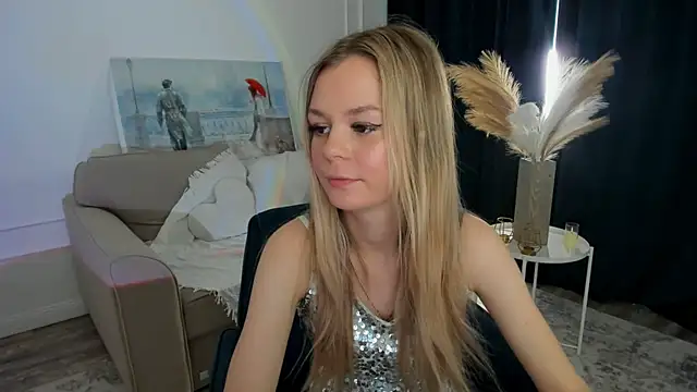 Snapshot of MidnighteAura chatting on 05-28-26, 04:21 MidnighteAura online show from 05-28-26, 04:21