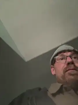 Snapshot of BamaBoi40AL chatting on 12-17-25, 01:28 BamaBoi40AL online show from 12-17-25, 01:28