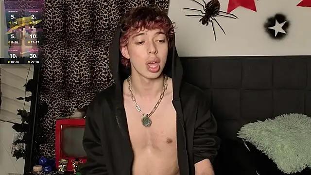 Snapshot of Otter_Starr chatting on 12-19-25, 01:01 Otter Starr online show from 12-19-25, 01:01