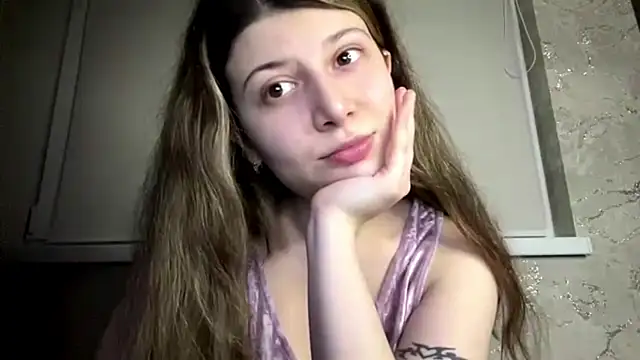 Snapshot of lunary_dr chatting on 12-18-25, 02:56 lunary dr online show from 12-18-25, 02:56