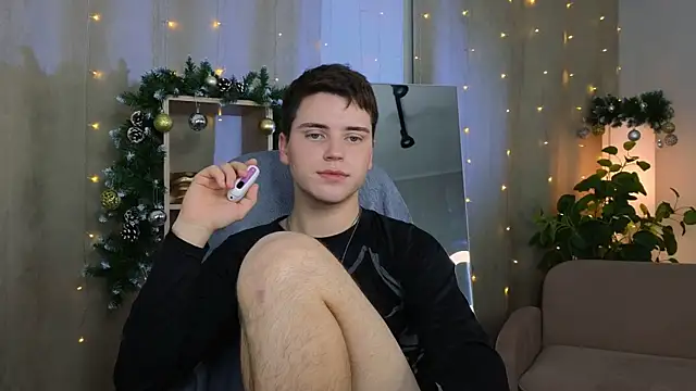 Snapshot of Olie_Sparkle chatting on 12-13-25, 09:20 Olie Sparkle online show from 12-13-25, 09:20