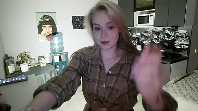 Snapshot of LunaPeony chatting on 02-04-26, 04:46 LunaPeony online show from 02-04-26, 04:46