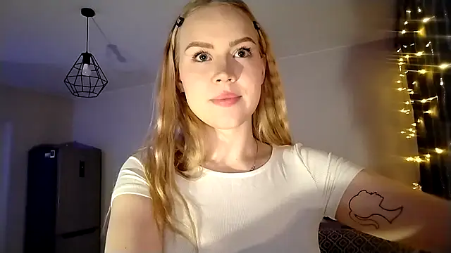 Snapshot of LunaPeony chatting on 03-05-26, 05:42 LunaPeony online show from 03-05-26, 05:42