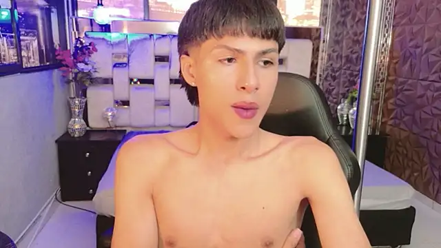 Snapshot of StormLuxX chatting on 12-17-25, 01:06 StormLuxX online show from 12-17-25, 01:06