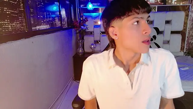 Snapshot of StormLuxX chatting on 12-18-25, 12:11 StormLuxX online show from 12-18-25, 12:11