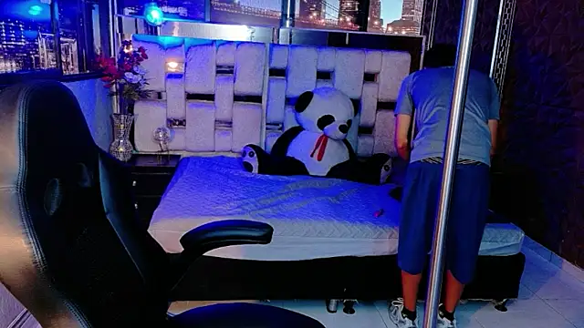 Snapshot of StormLuxX chatting on 12-20-25, 03:19 StormLuxX online show from 12-20-25, 03:19