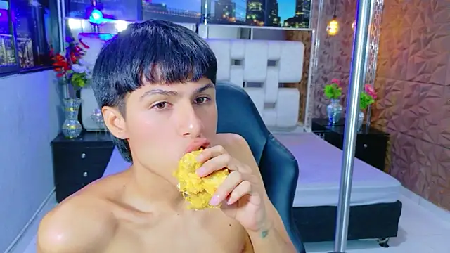 Snapshot of StormLuxX chatting on 01-06-26, 10:01 StormLuxX online show from 01-06-26, 10:01