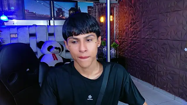 Snapshot of StormLuxX chatting on 01-08-26, 07:27 StormLuxX online show from 01-08-26, 07:27