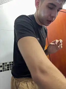 Snapshot of Johan_stick chatting on 12-02-25, 11:37 Johan stick online show from 12-02-25, 11:37