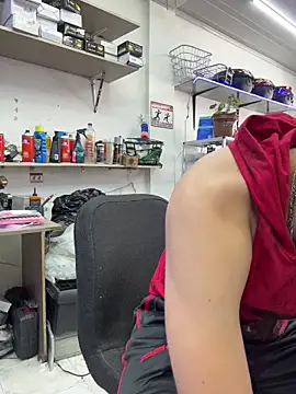 Snapshot of Johan_stick chatting on 12-15-25, 05:17 Johan stick online show from 12-15-25, 05:17