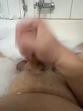 Snapshot of en93000 chatting on 12-21-25, 01:29 en93000 online show from 12-21-25, 01:29