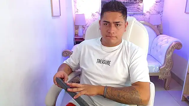 Snapshot of aroon_12 chatting on 12-05-25, 11:30 aroon 12 online show from 12-05-25, 11:30