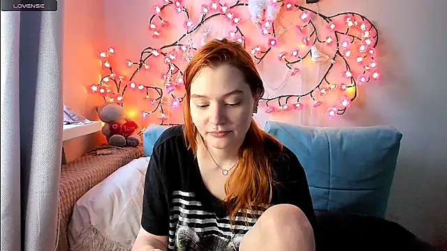 Snapshot of Ungoliant_Kiss chatting on 06-25-26, 06:12 Ungoliant Kiss online show from 06-25-26, 06:12