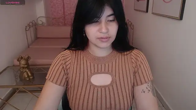 Snapshot of Nina_harpper_ chatting on 02-14-26, 01:19 Nina harpper online show from 02-14-26, 01:19