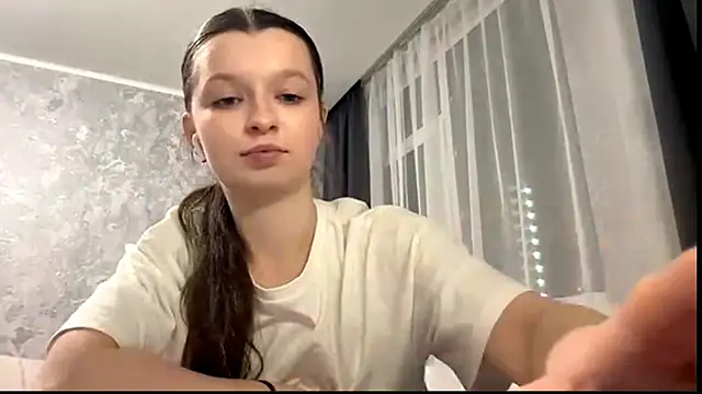 Snapshot of EllieBerrie chatting on 12-02-25, 03:51 EllieBerrie online show from 12-02-25, 03:51