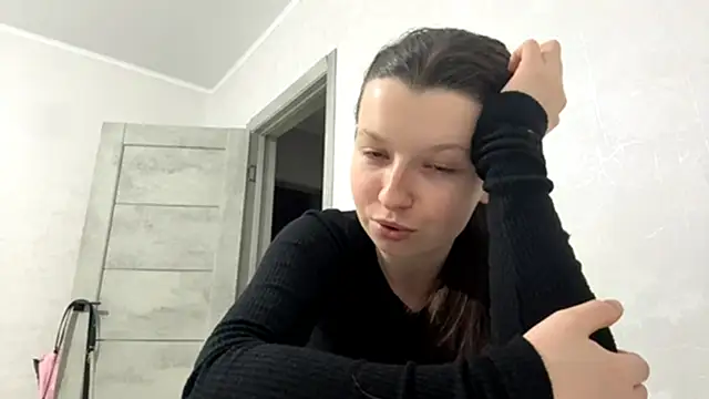 Snapshot of EllieBerrie chatting on 12-05-25, 08:16 EllieBerrie online show from 12-05-25, 08:16