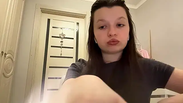 Snapshot of EllieBerrie chatting on 02-15-26, 05:09 EllieBerrie online show from 02-15-26, 05:09