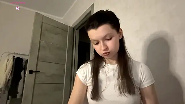 Snapshot of EllieBerrie chatting on 02-24-26, 02:48 EllieBerrie online show from 02-24-26, 02:48