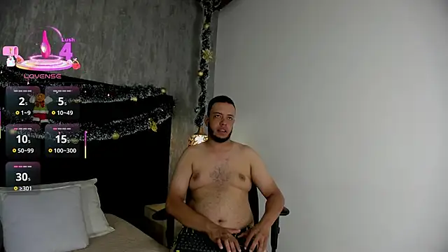 Snapshot of Spencer_LunaBigtits chatting on 12-15-25, 07:40 Spencer LunaBigtits online show from 12-15-25, 07:40