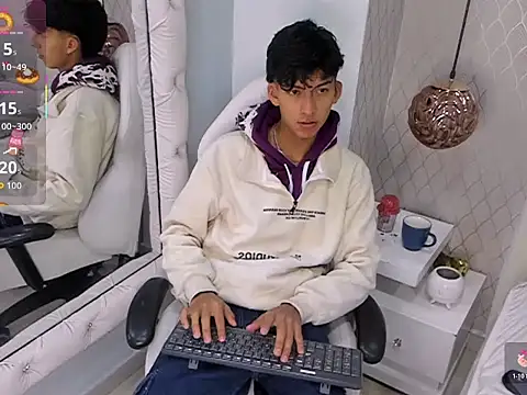 Valentino Lux online show from 12-14-25, 11:59