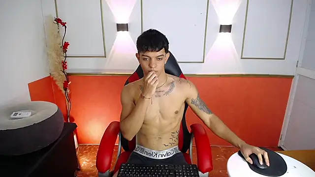 Snapshot of noah_cole_ chatting on 12-02-25, 10:38 noah cole online show from 12-02-25, 10:38