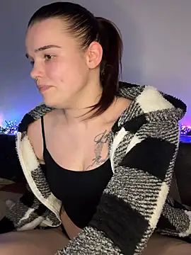 Snapshot of LoreenKinky chatting on 02-12-26, 07:09 LoreenKinky online show from 02-12-26, 07:09