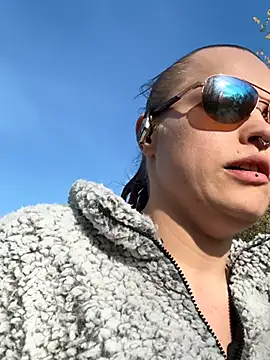 Snapshot of LoreenKinky chatting on 02-28-26, 01:12 LoreenKinky online show from 02-28-26, 01:12